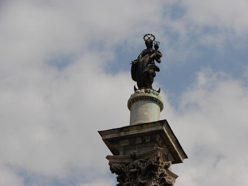 DSC02540.JPG - Marienstatue, Piazza Santa Maria Maggiore