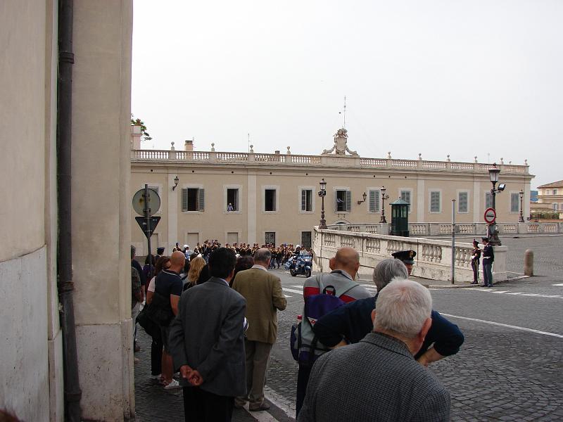 DSC02691.JPG -  Wachablöse vor dem Quirinal 